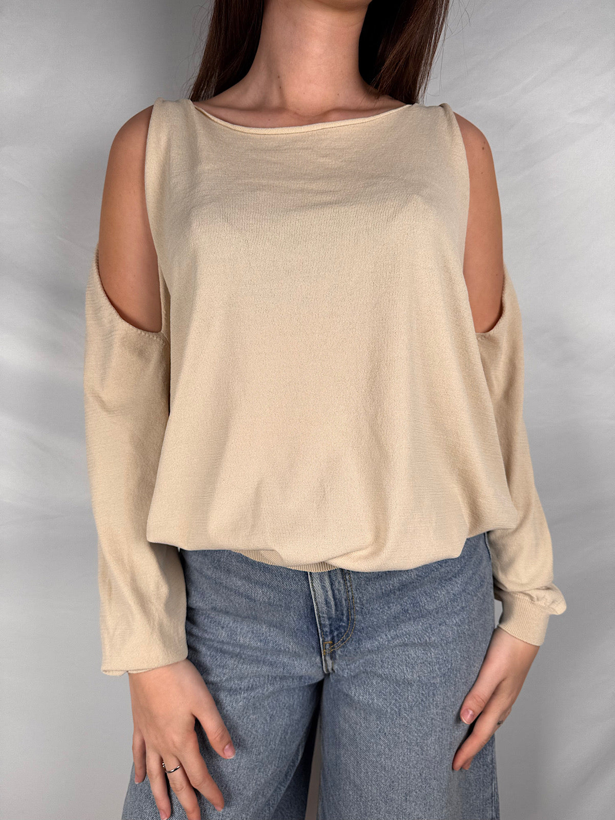 Maglia con Cut Out Spalle Vicolo Mandorla
