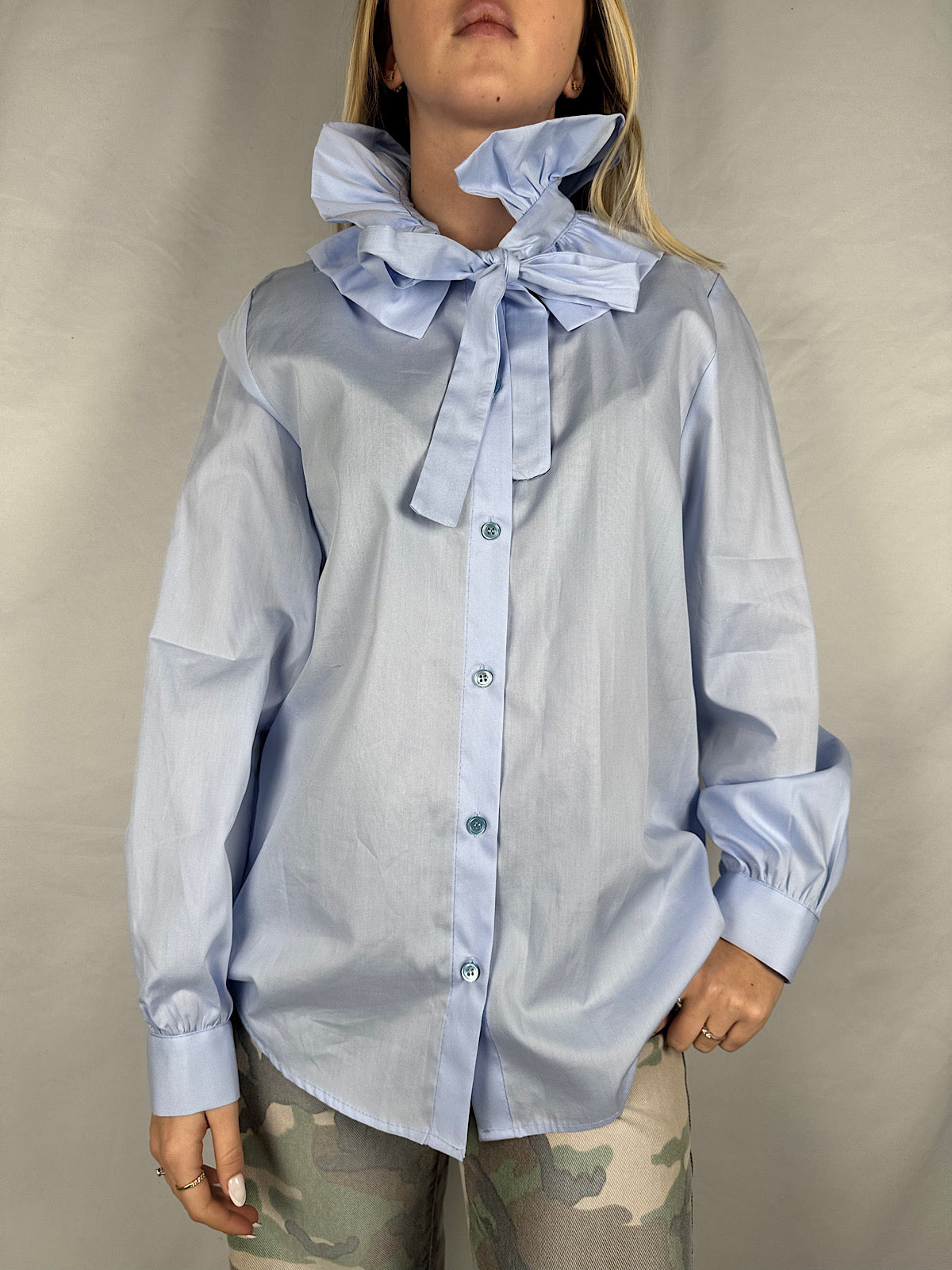 Camicia con Volant e Laccio Sul Collo Vicolo Azzurra