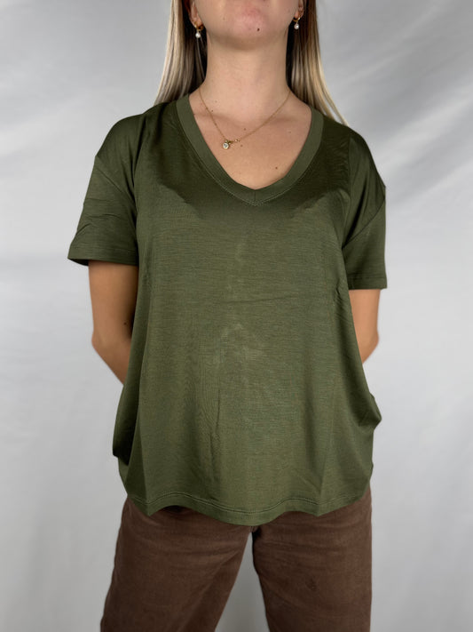 T-Shirt Scollo a V Over Verde Militare Susy Mix