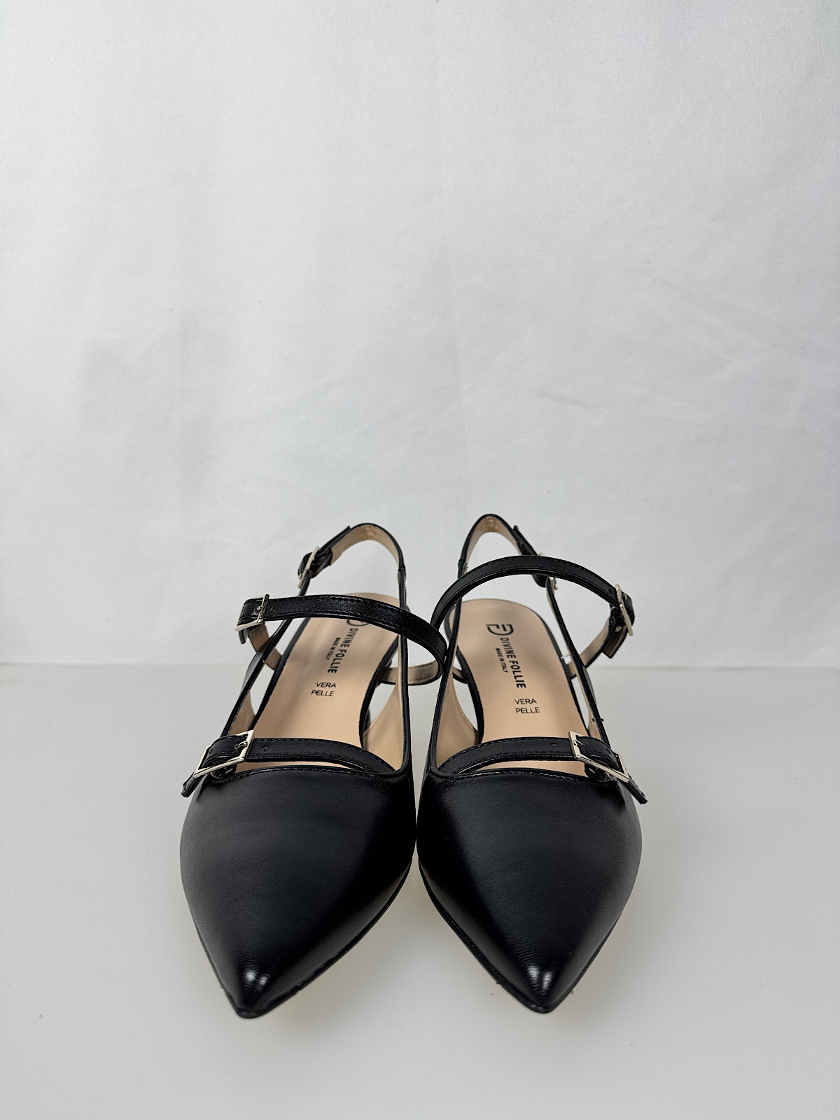 Decollete con Fibbie Nere Divine Follie