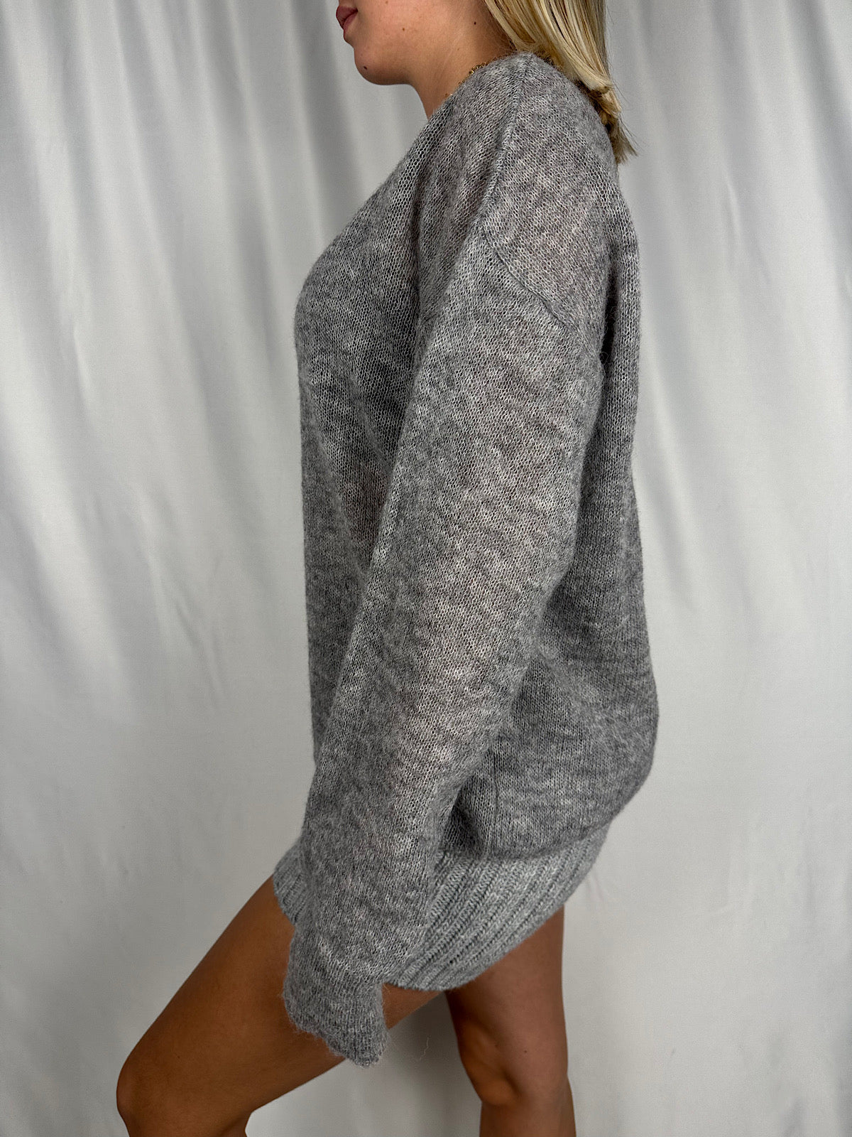 Maglia Scollo a V con Cabochon Grigio Vicolo