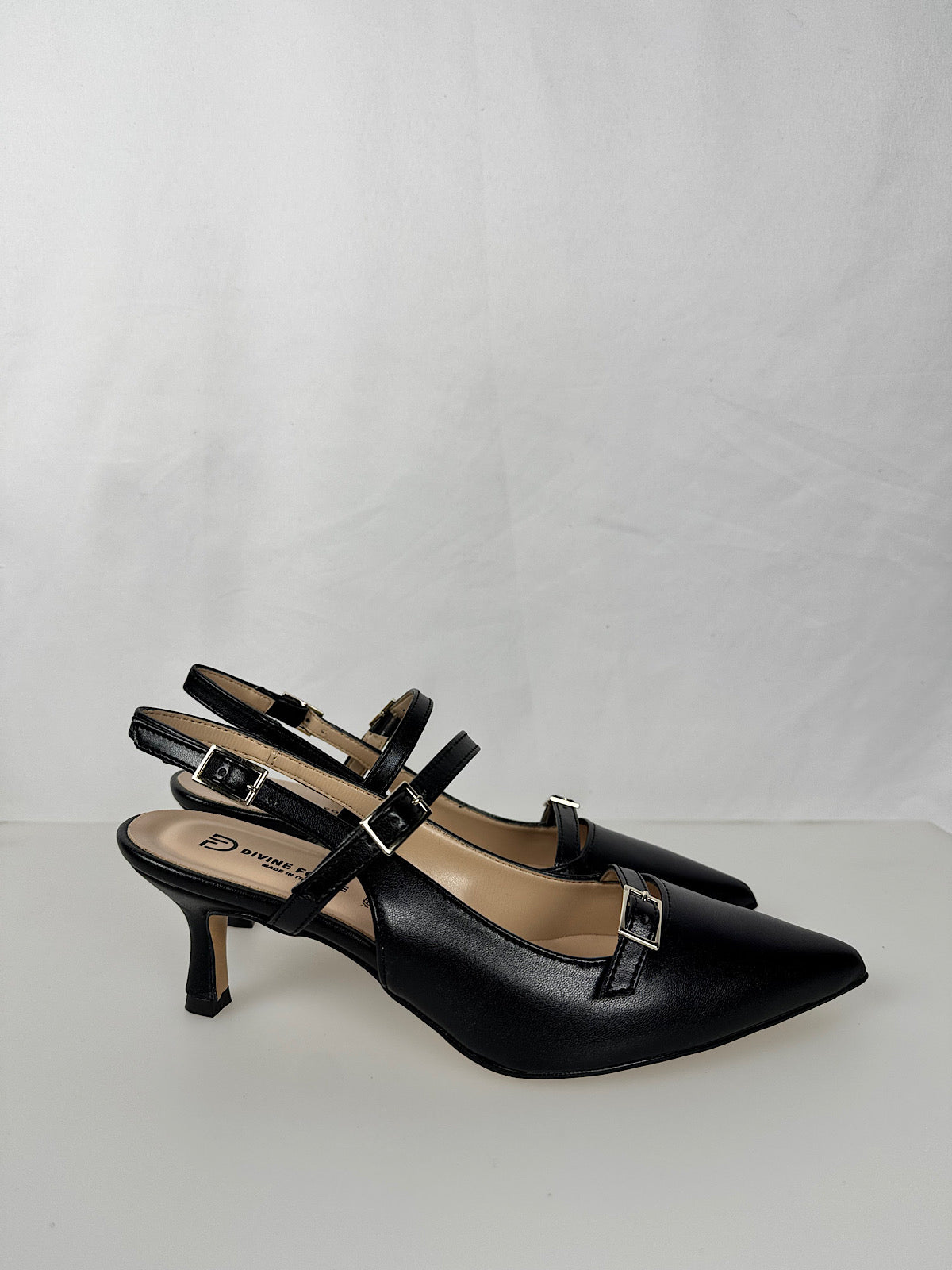 Decollete con Fibbie Nere Divine Follie