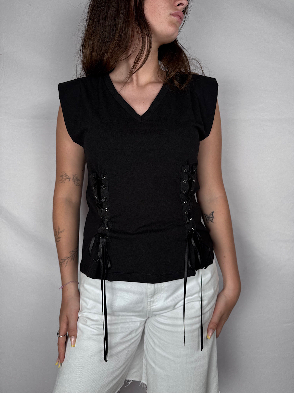 T-Shirt con Lacci Vicolo Nero