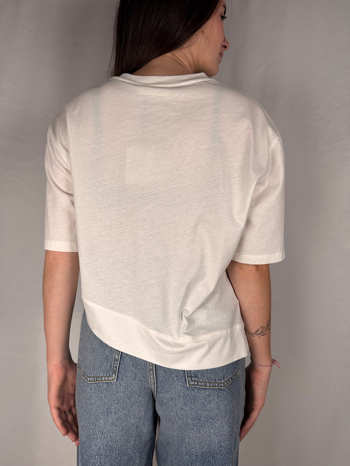 T-Shirt Asimmetrica Vicolo Bianca