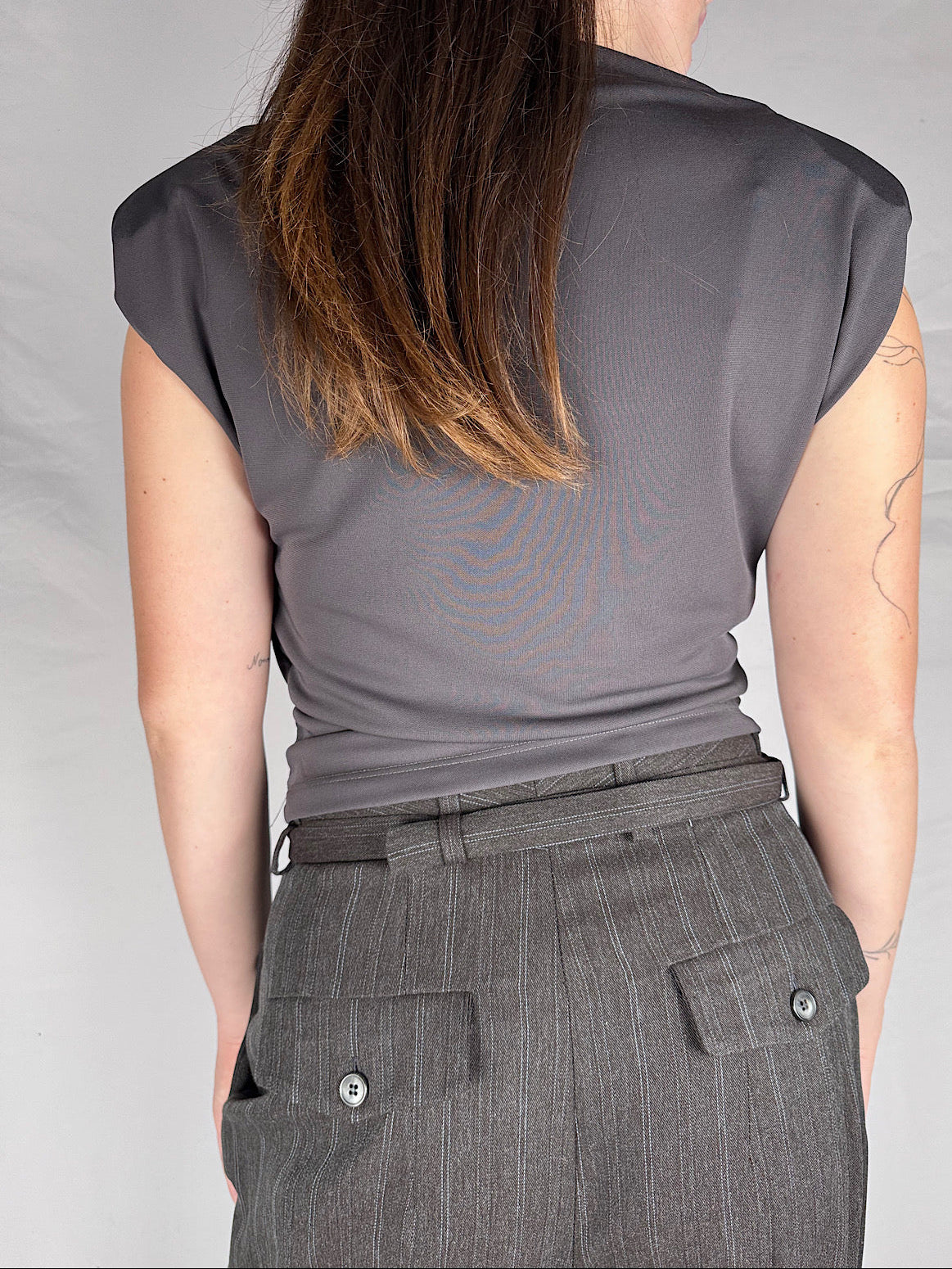Top Drappeggiato con Spalle Strutturate Vicolo Antracite