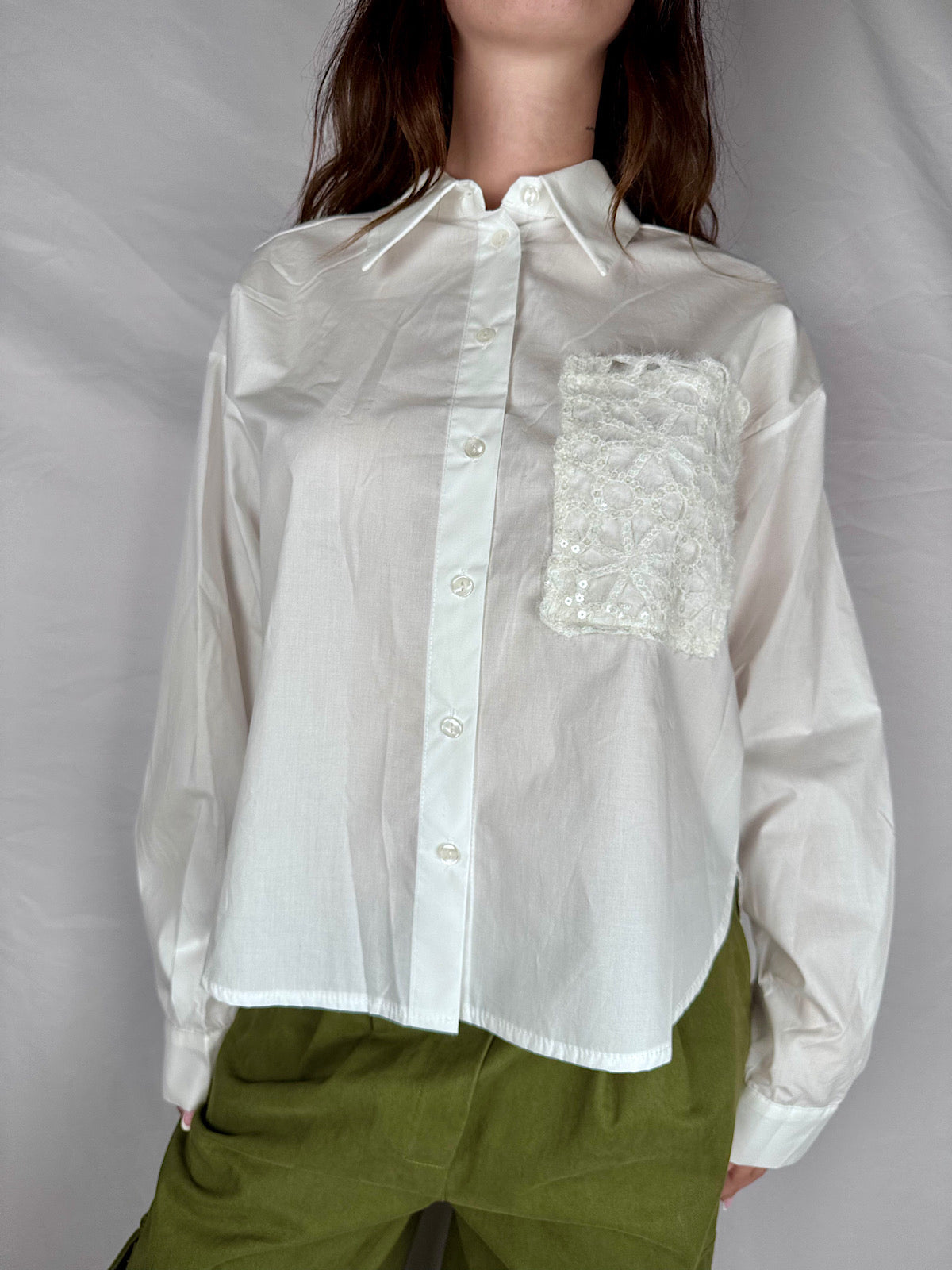 Camicia con Tasca Ricamata Tensione In Bianca