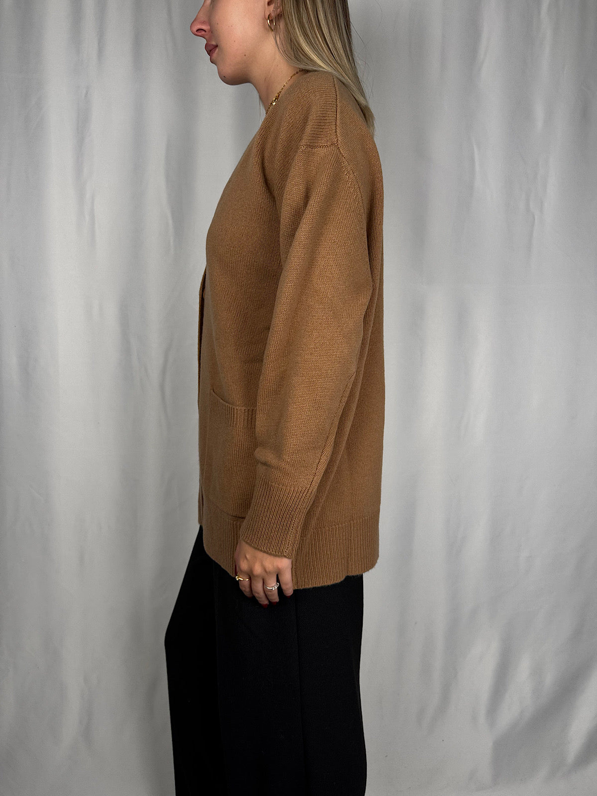 Cardigan Over Cammello Vicolo