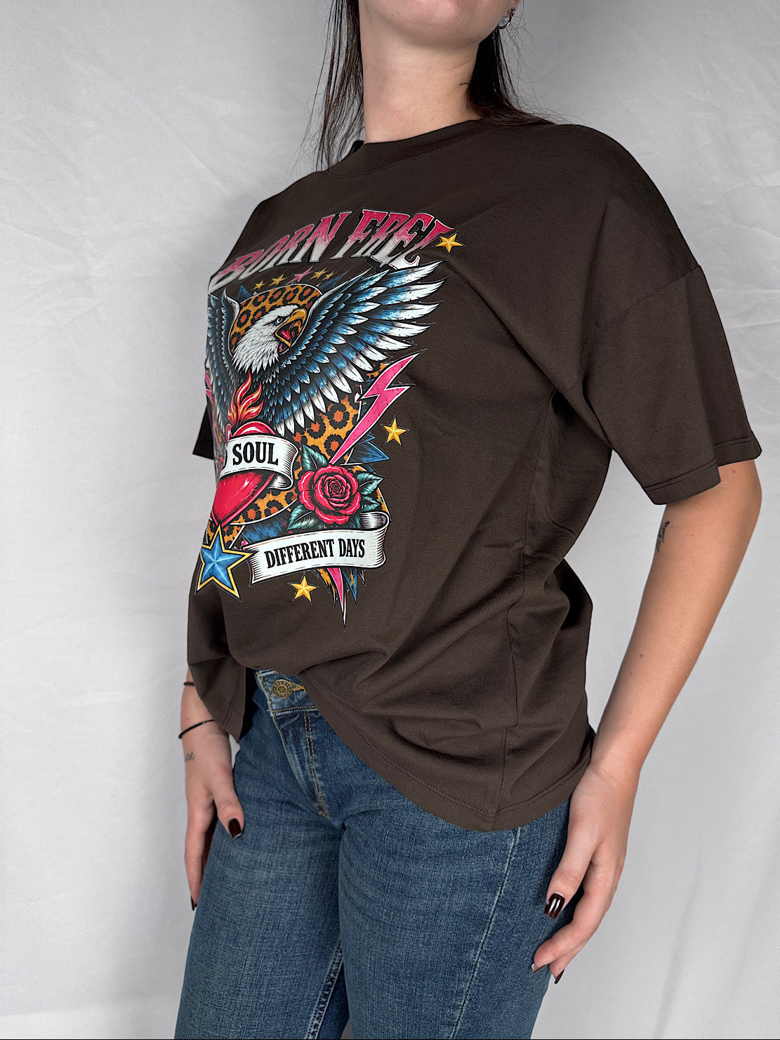 T-shirt con Stampa " Born Free" Vicolo Fondente