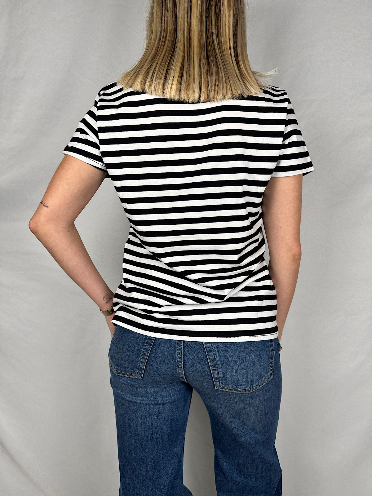 T-Shirt Righe con Ricamo Nero Armonia