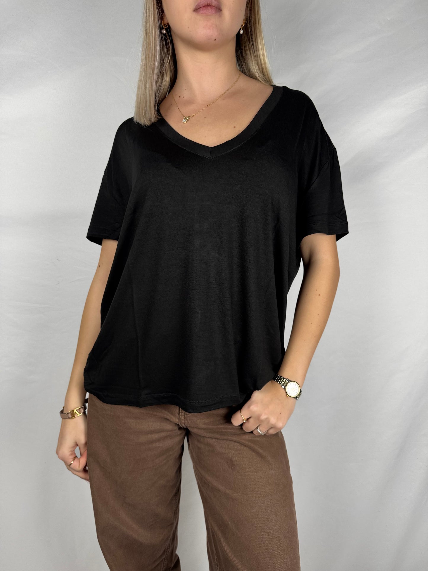 T-Shirt Scollo a V Over Nera Susy-Mix