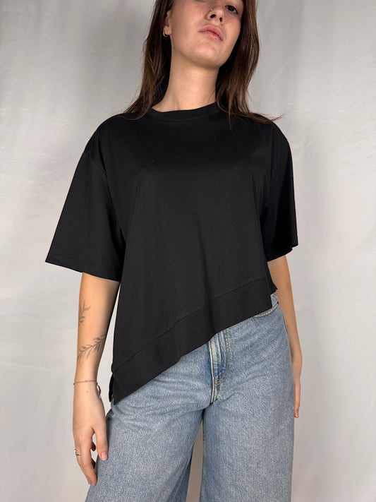 T-Shirt Asimmetrica Vicolo Nera
