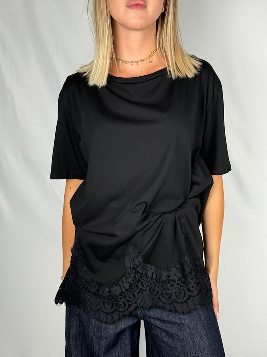 T-Shirt con Pizzo Tensione-In Nero