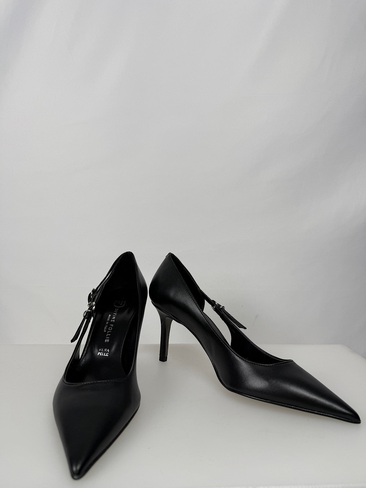Decolletè con Fibbia Divine Follie Nere