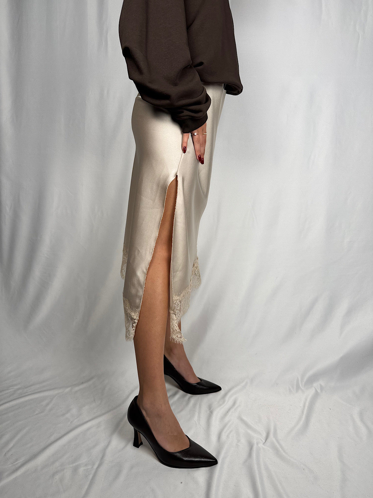 Gonna Effetto Satin Asimmetrica con Pizzo Panna Armonia