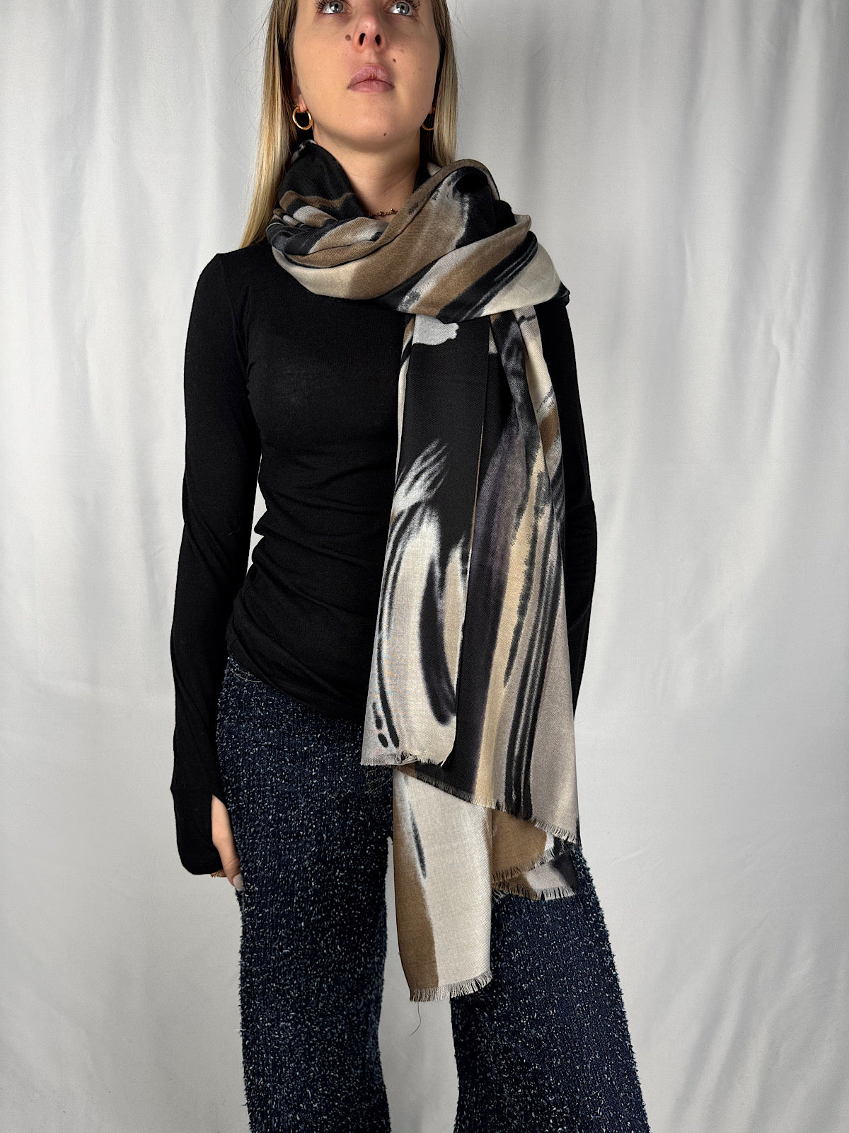 Sciarpa Fantasia Nera Beige e Bianca Armonia