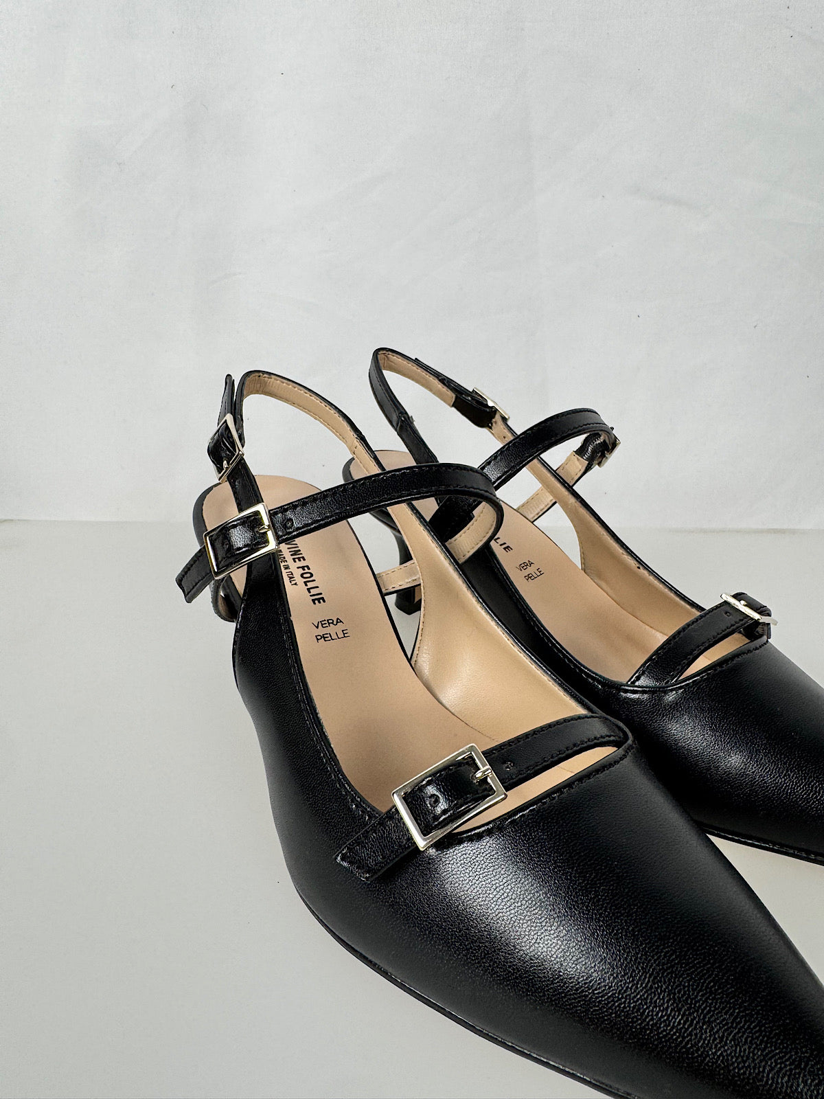 Decollete con Fibbie Nere Divine Follie