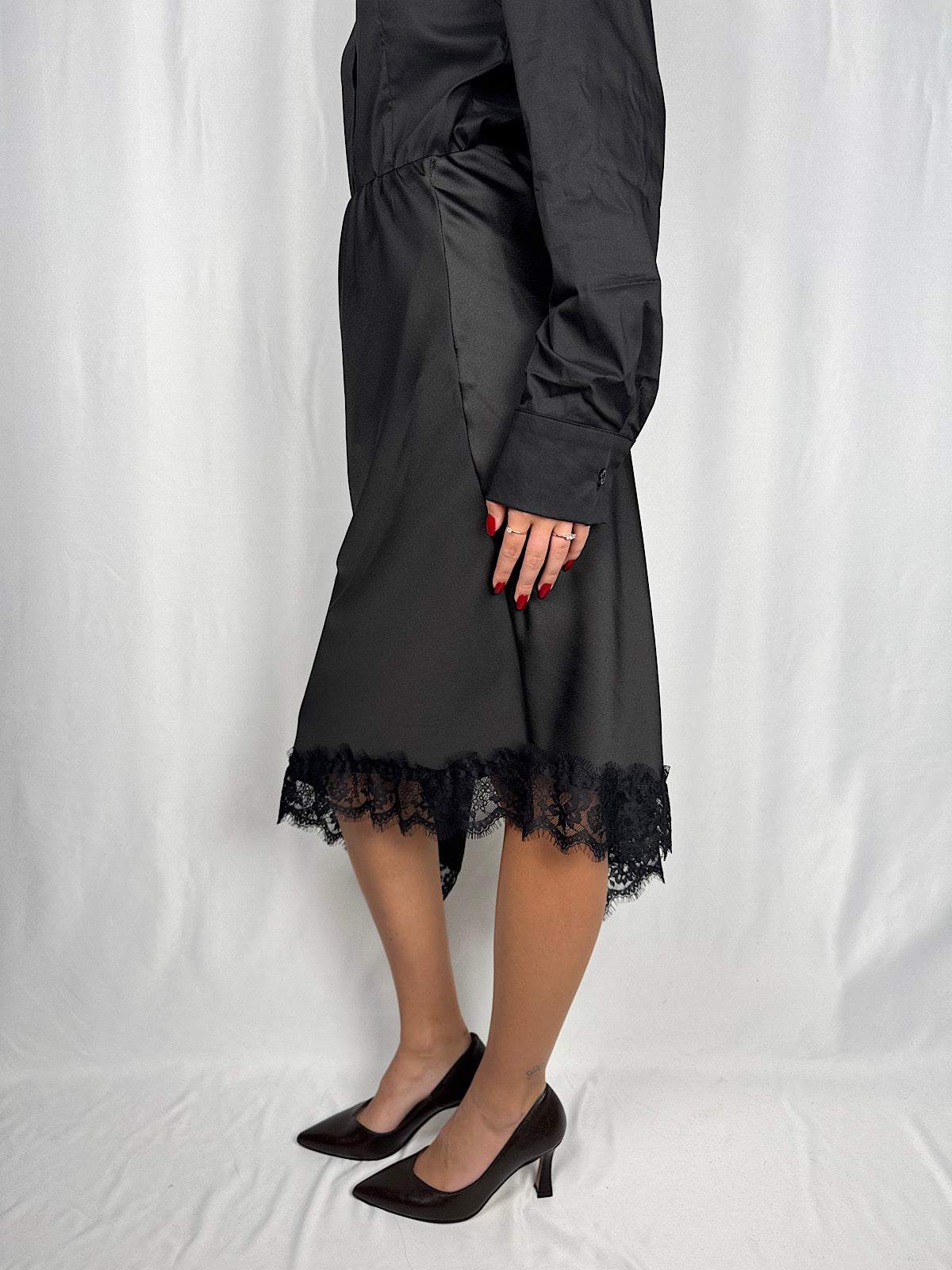 Gonna Effetto Satin Asimmetrica con Pizzo Nera Armonia