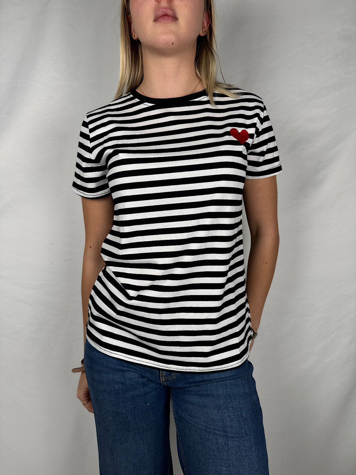 T-Shirt Righe con Ricamo Nero Armonia