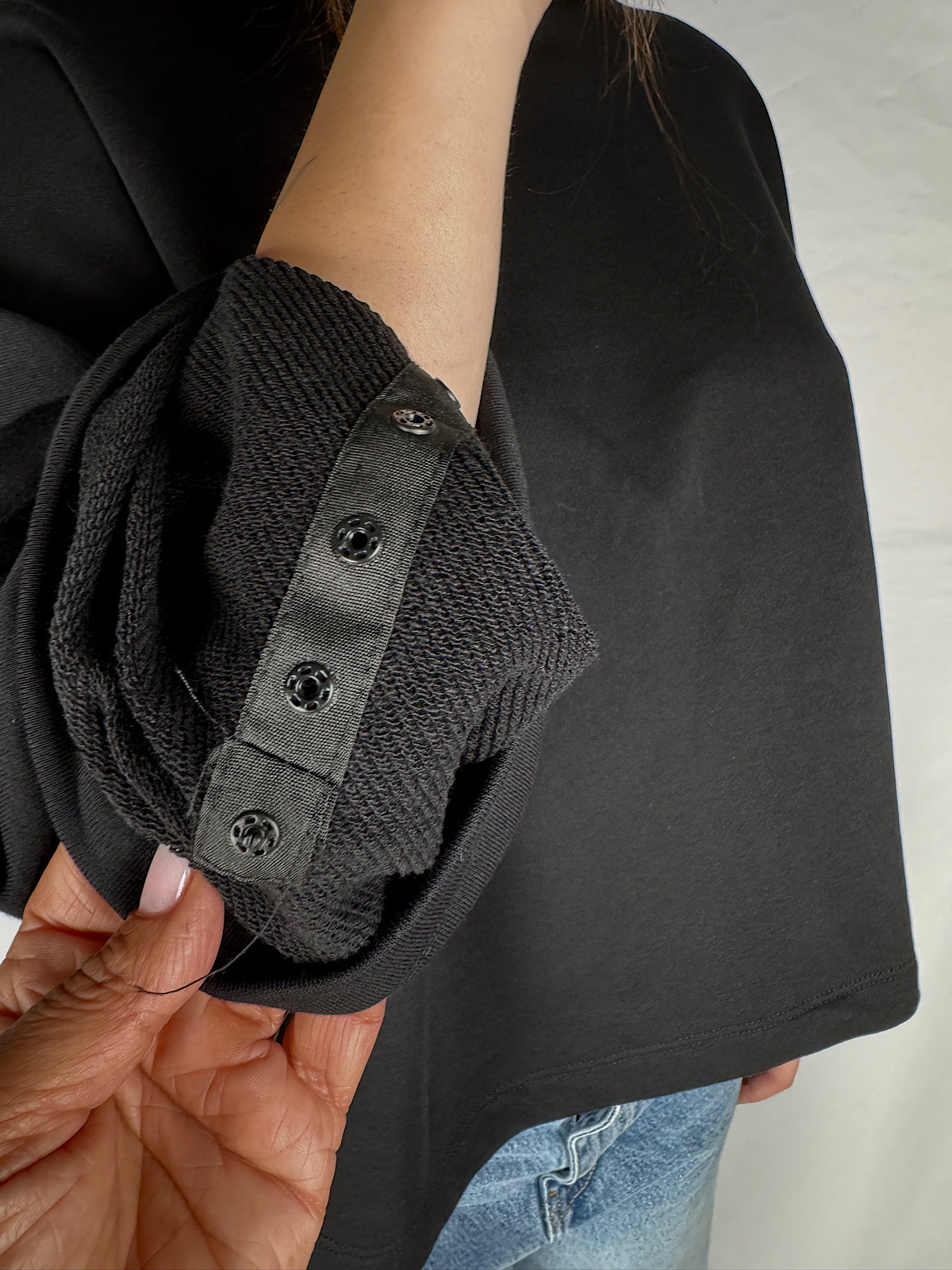 Felpa con Maniche Drappeggiate Vicolo Nero