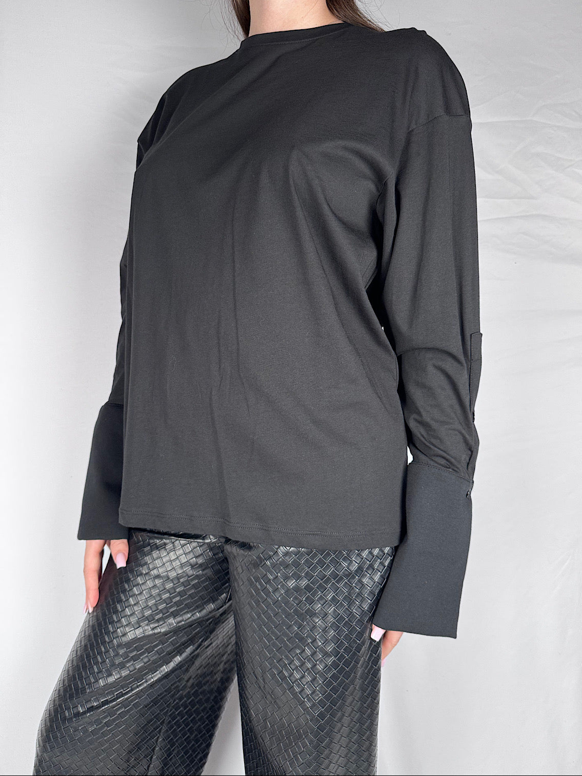 T-shirt Long Sleeve Dettaglio Bottoni Vicolo Nero