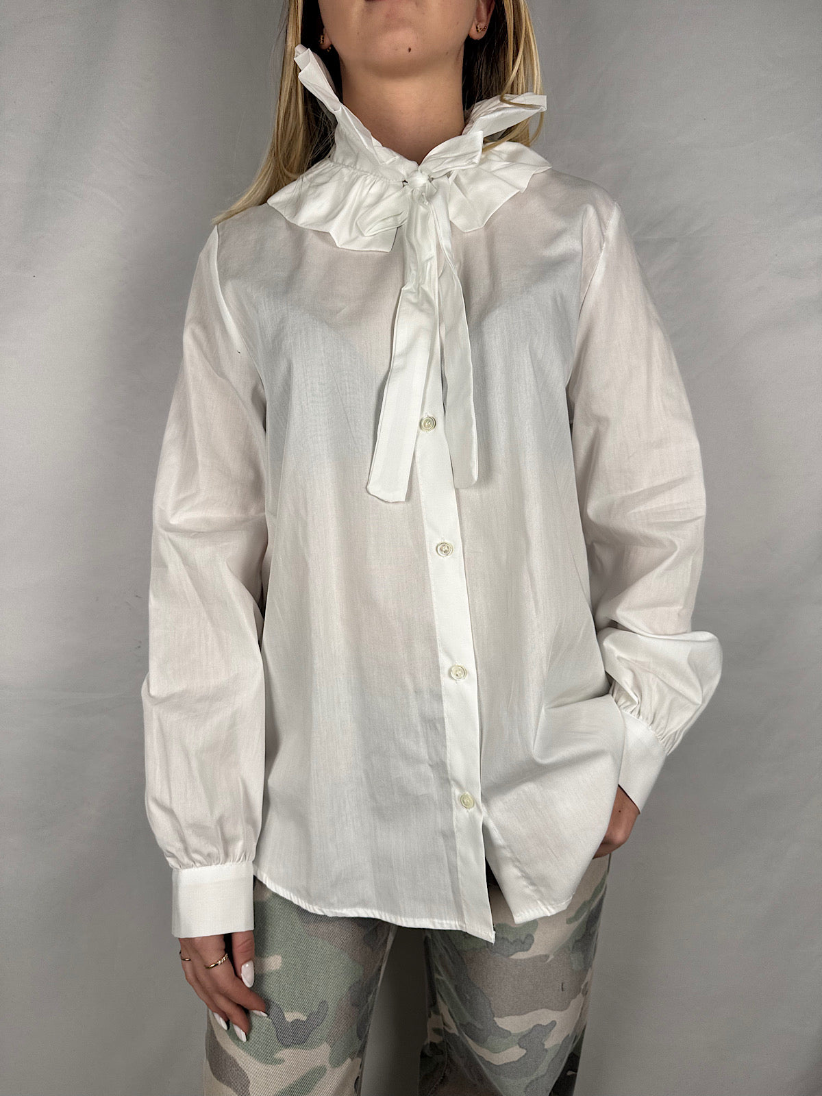 Camicia con Volant e Laccio Sul Collo Vicolo Bianca
