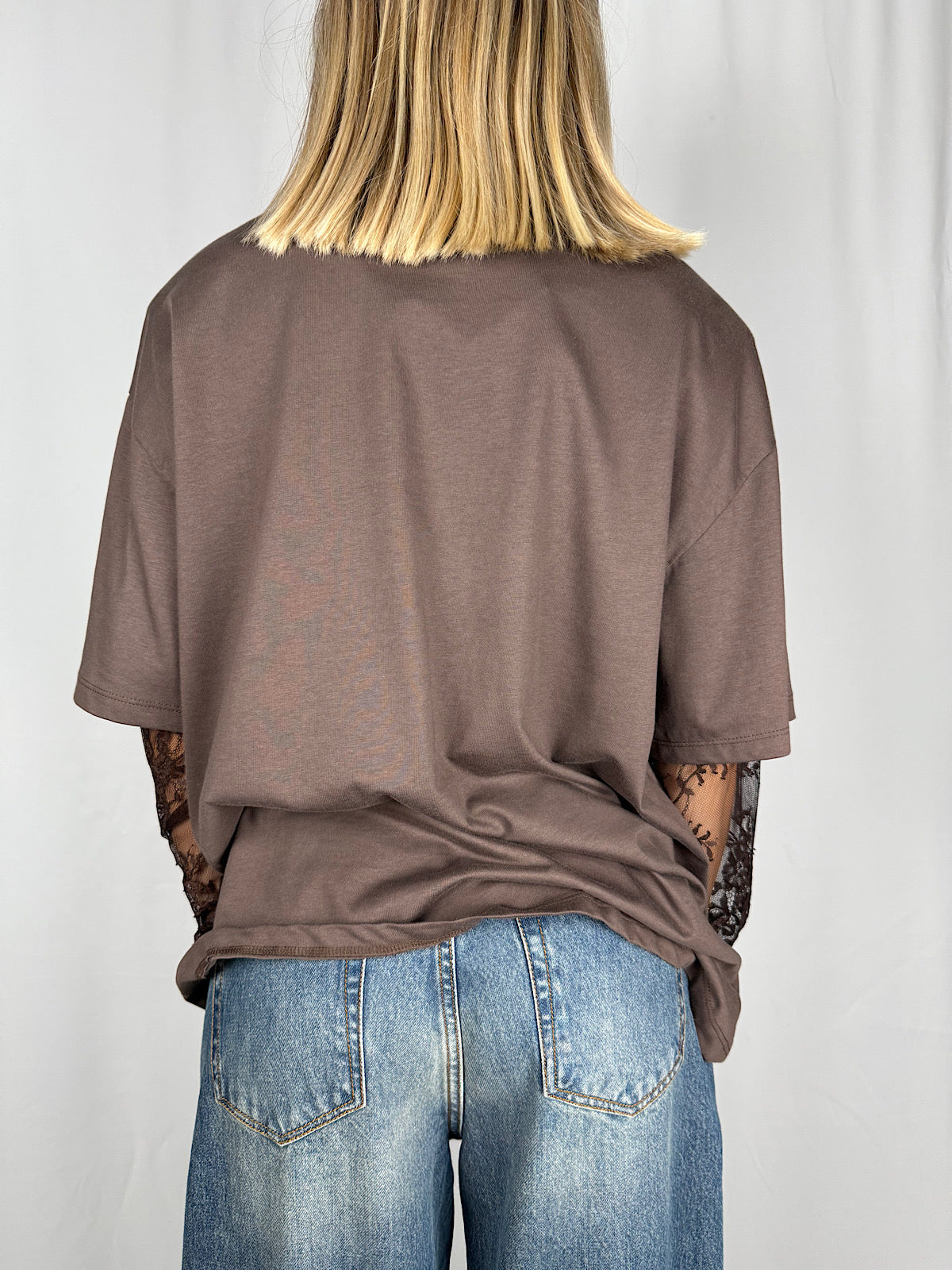 T-Shirt con Maniche in Pizzo Marrone Vicolo