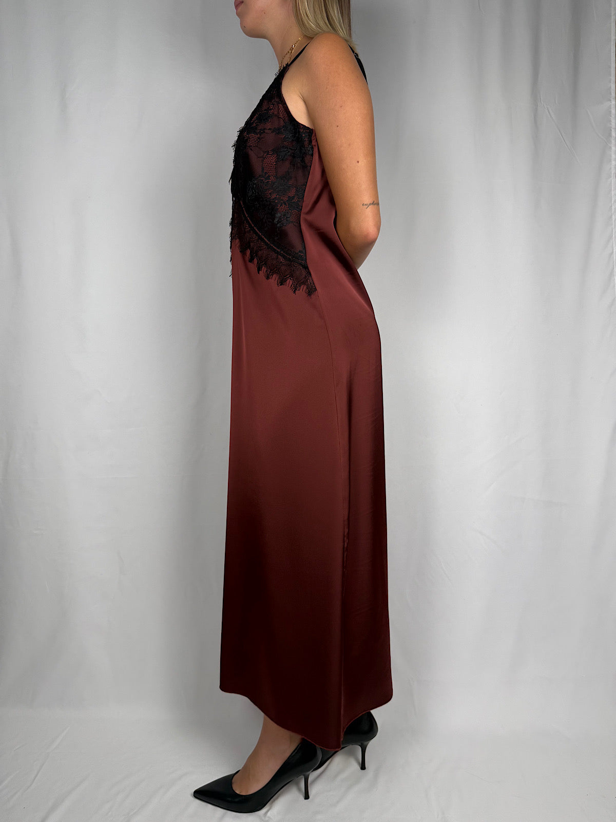 Abito Sottoveste Bordeaux con Pizzo Nero Tensione-In