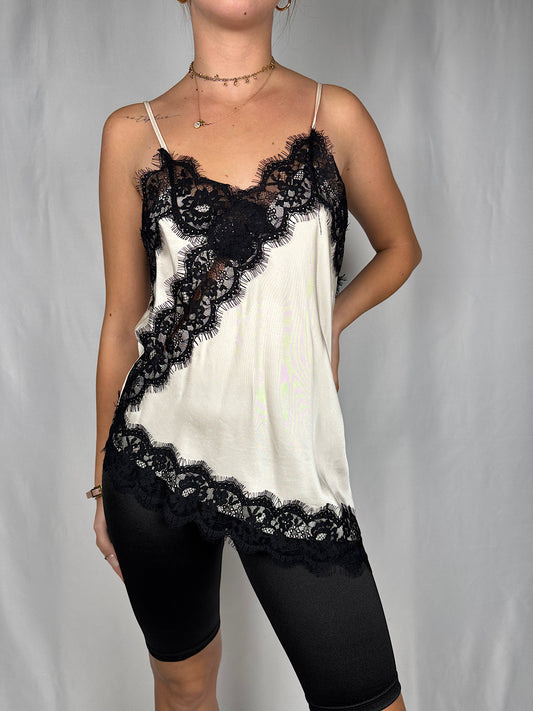 Canotta Asimmetrica Dettagli in Pizzo Avorio/nero Vicolo