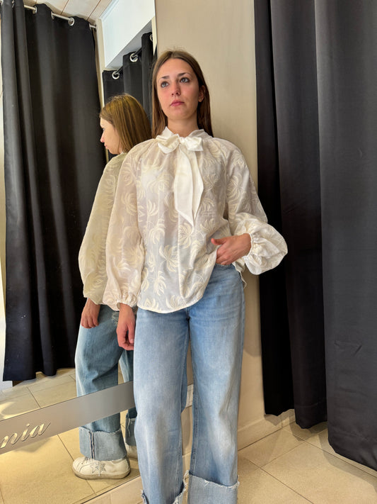 Camicia Blusa Ricamata Con Fiocco Bianca