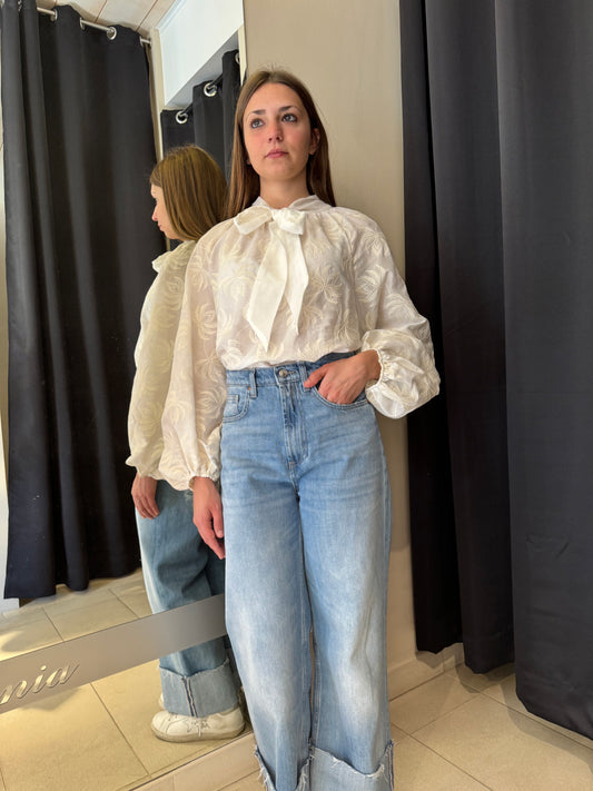 Camicia Blusa Ricamata Con Fiocco Bianca