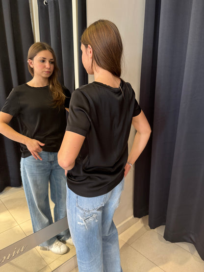 T-Shirt In Satin Girocollo