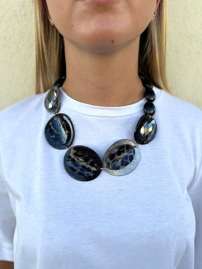 Collana Girocollo Fantasia Animalier Nero Abbigliamento Armonia