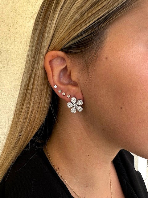 Orecchini a Fiore Silver Abbigliamento Armonia
